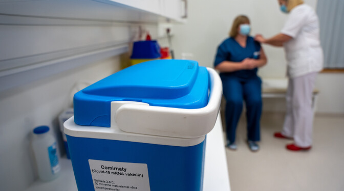 ЕС купит дополнительных 300 млн. доз вакцины Pfizer/BioNTech