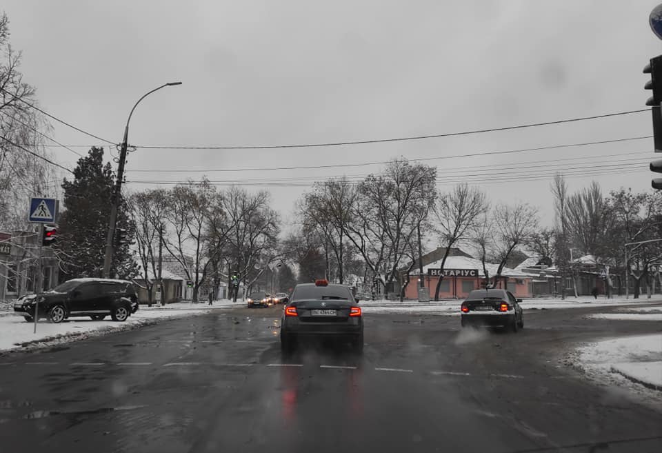 ЭЛУ автодорог Николаева отчиталась о первых результатах работы во время ухудшения погоды и снегопада (ФОТО) 15