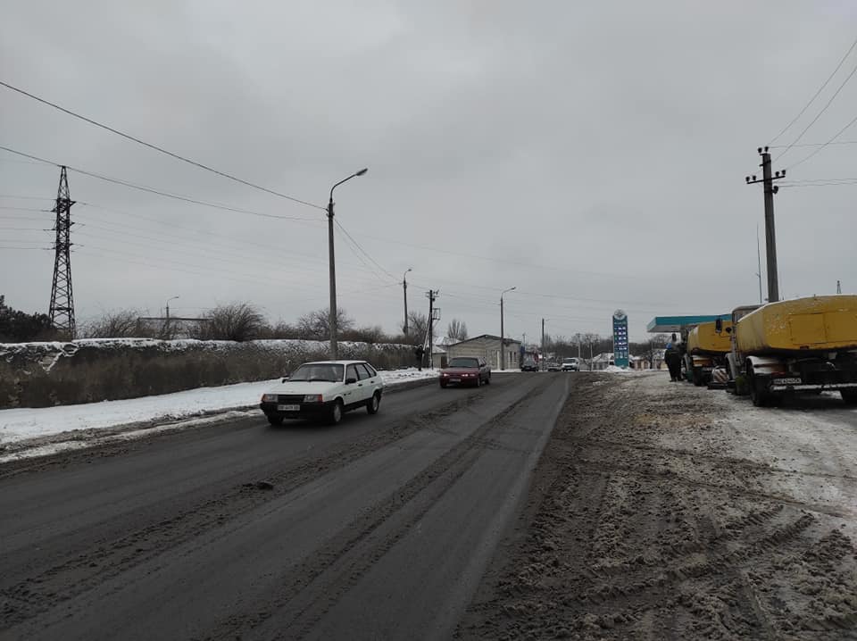 ЭЛУ автодорог Николаева отчиталась о первых результатах работы во время ухудшения погоды и снегопада (ФОТО) 17