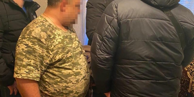 На Николаевщине начальник колонии и его подчиненный, организовавшие системное взяточничество, отстранены от работы