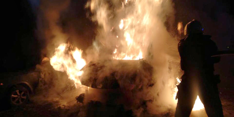 В Николаеве ночью сгорел микроавтобус (ФОТО)