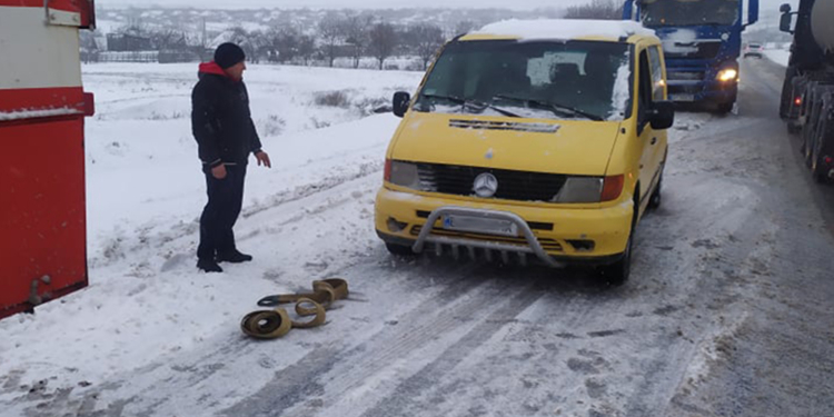 Снег все ближе, на севере Николаевщины уже замело (ФОТО)