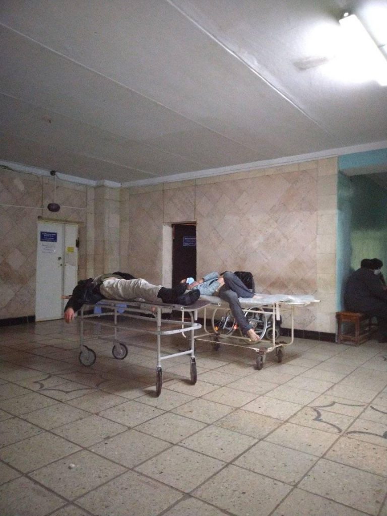 Аншлаг в БСМП: в Николаеве не хватает пунктов обогрева для бездомных (ФОТО) 5