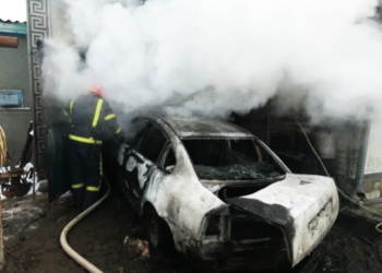 В воскресенье спасатели Николаевщины тушили автомобили, хозпостройки и жилые дома (ФОТО)