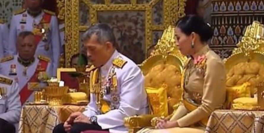 Крушение скреп: король Таиланда объявил свою любовницу второй королевой 1