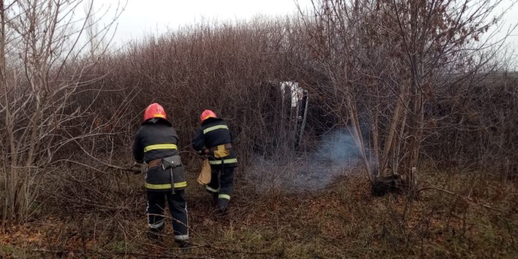В Доманевском районе «Фольксваген» слетел в кювет – доставали его спасатели (ФОТО)
