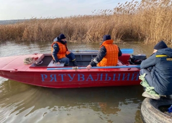 И с воздуха, и с воды: на Николаевщине продолжают искать двух утонувших рыбаков (ФОТО)