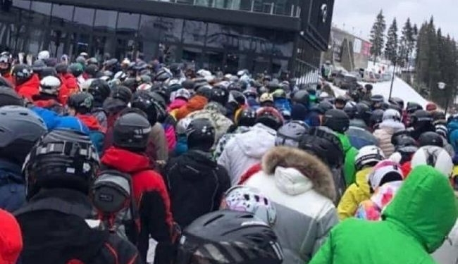 Локдаун в Буковеле: толпы отдыхающих и очереди на подъемники показали на видео