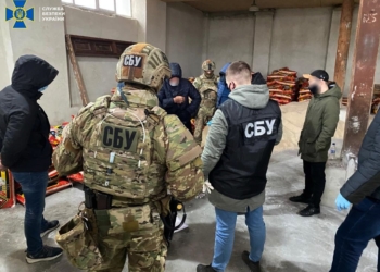 Тонну героина, прибывшего в Одесский порт, “вели” до Львова – там его готовили к отправке в ЕС с маркировкой дипломатического груза (ФОТО, ВИДЕО)