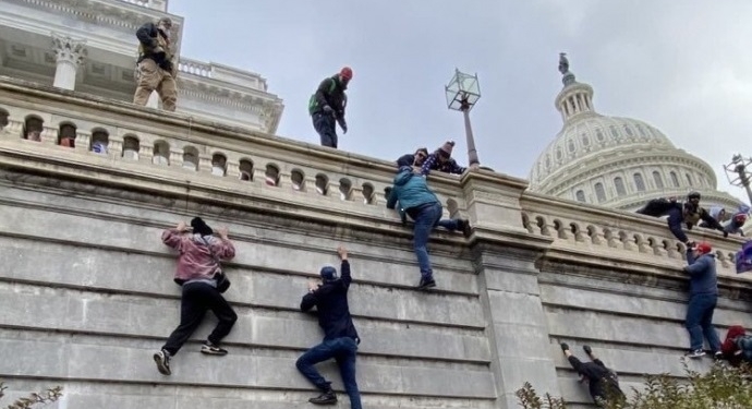 В США при штурме Капитолия погибли 4 человека
