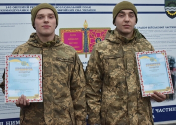 В Николаеве два солдата-срочника спасли девочку, которая без сознания лежала на морозе