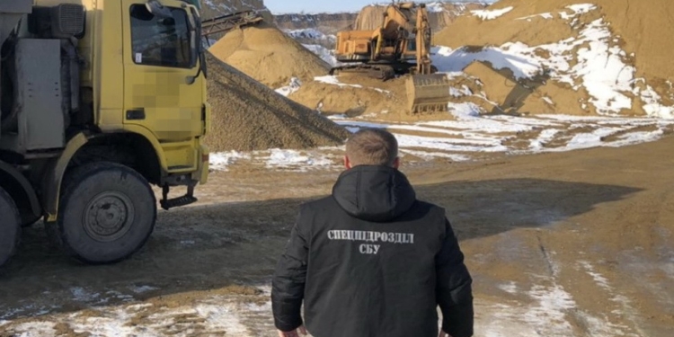 Незаконный песчаный карьер в Одесской области нанес ущерба на 200 млн.грн. (В ФОТО)