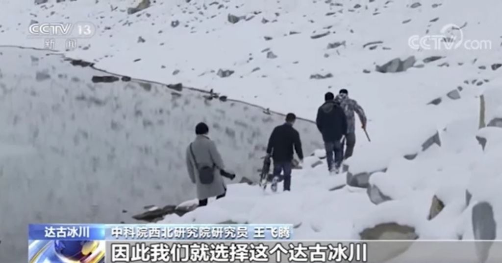 В Китае ледник накрыли одеялом, чтобы не таял. Помогло (ВИДЕО) 1