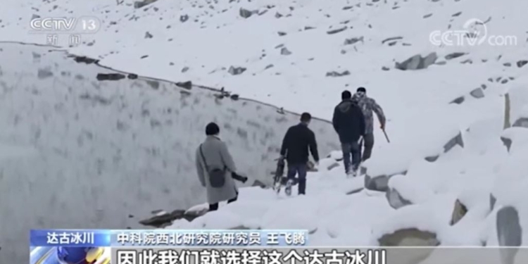 В Китае ледник накрыли одеялом, чтобы не таял. Помогло (ВИДЕО)