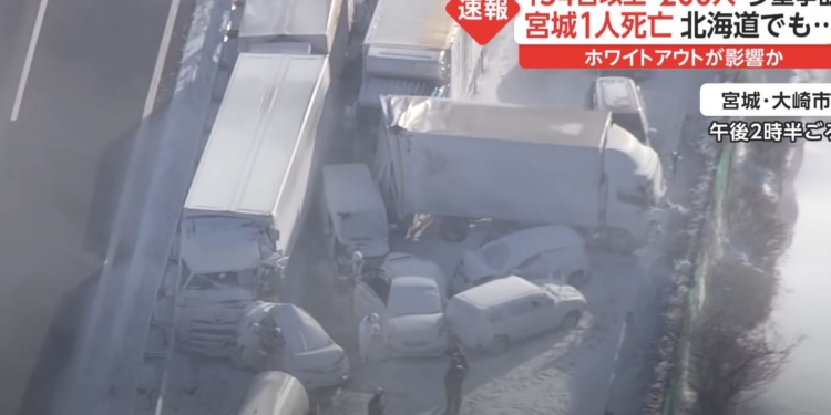 В Японии снежная буря – на дороге ДТП с более 100 авто (ВИДЕО)