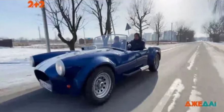 Культовый американский спорткар своими руками? Украинский учитель с задачей справился (ФОТО, ВИДЕО)