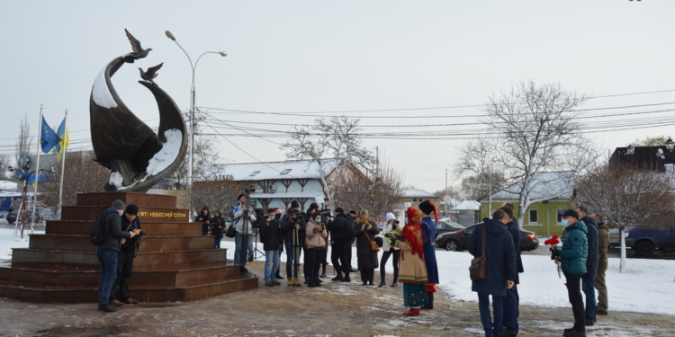 В Николаеве скромно почтили память героев Крут (ФОТО и ВИДЕО)