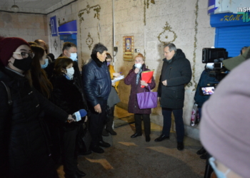 Вонь и тьма, а кто заплатит? В Николаеве депутаты проверили общежитие СКП «Гуртожиток» (ФОТО и ВИДЕО)