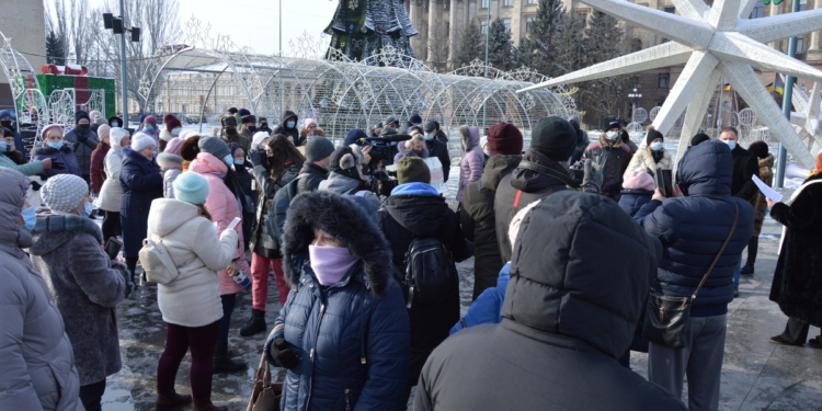 «Народ – не дойная корова!»: в Николаеве горожане вышли на протест против повышения тарифов (ФОТО и ВИДЕО)