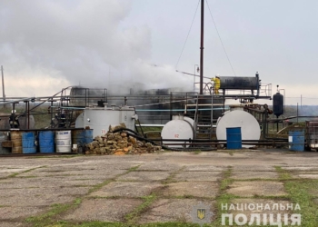 Пожар на нефтебазе под Николаевом. Полиция расследует умышленное уничтожение имущества (ФОТО)