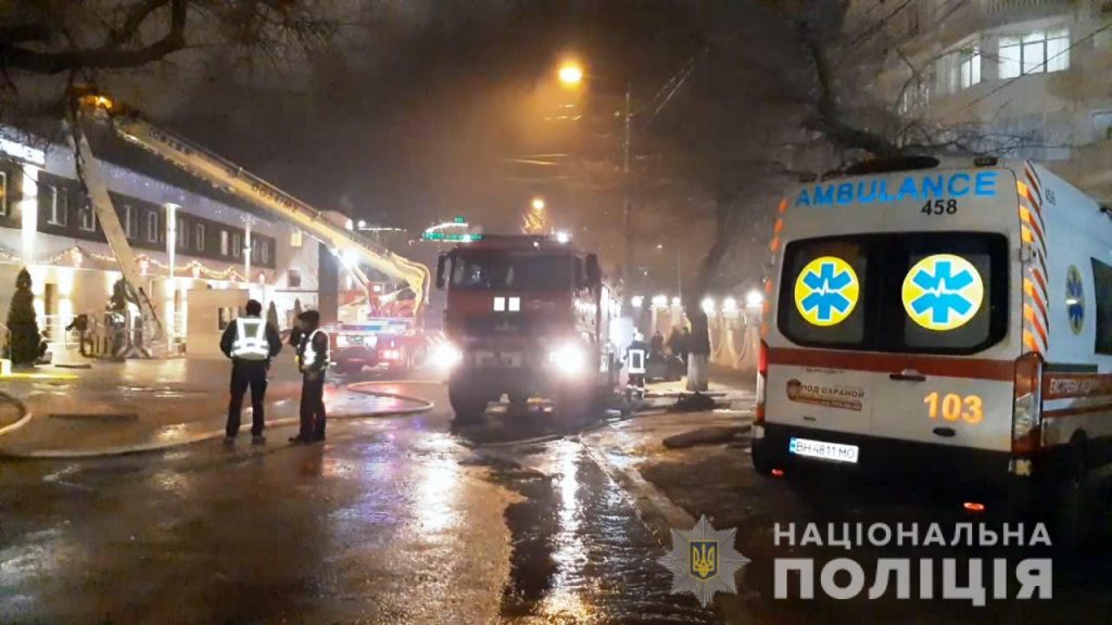 В Одессе сгорела гостиница, есть погибшие и пострадавшие (ФОТО, ВИДЕО) 7