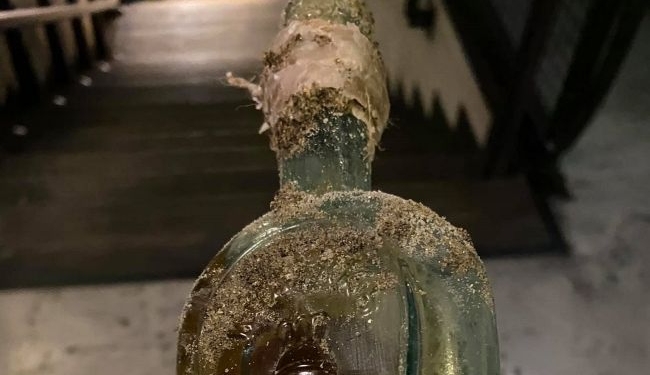 В Одессе откопали бутылку с коньяком, которой 100 лет. Ее стоимость впечатляет (ФОТО, ВИДЕО)