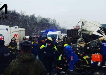 В РФ самосвал врезался в колонну автобусов с курсантами, есть погибшие и пострадавшие (ФОТО, ВИДЕО)