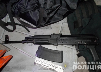 В Херсоне прохожие задержали пьяного, стрелявшего из карабина посреди улицы