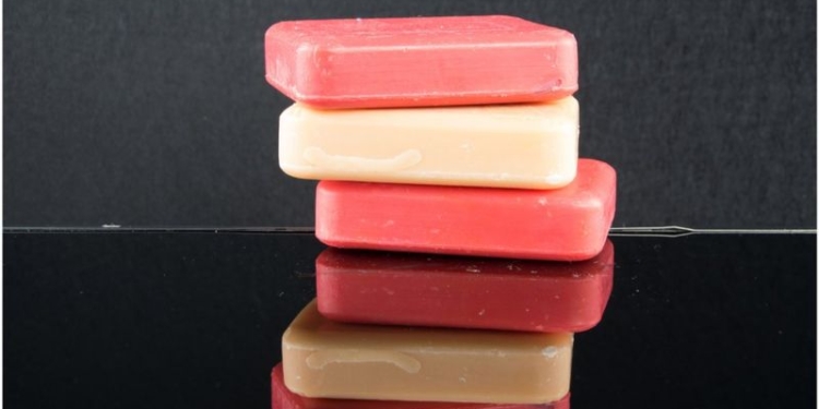 Врач ради эксперимента не моется 5 лет: говорит, что чувствует себя хорошо и пахнет тоже