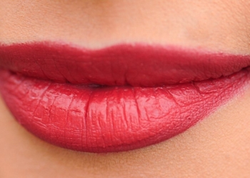 В Братиславе женщина помогла задержать  грабителя, удержав его  оральным сексом до приезда полиции