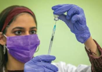 В Израиле после вакцинации фиксируют временный паралич лицевого нерва