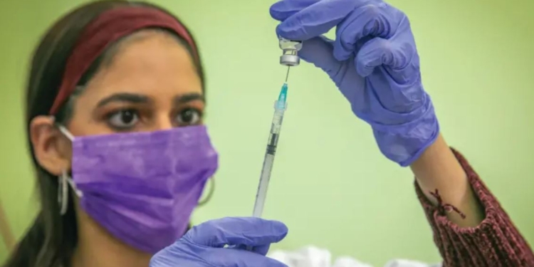 В Израиле после вакцинации фиксируют временный паралич лицевого нерва