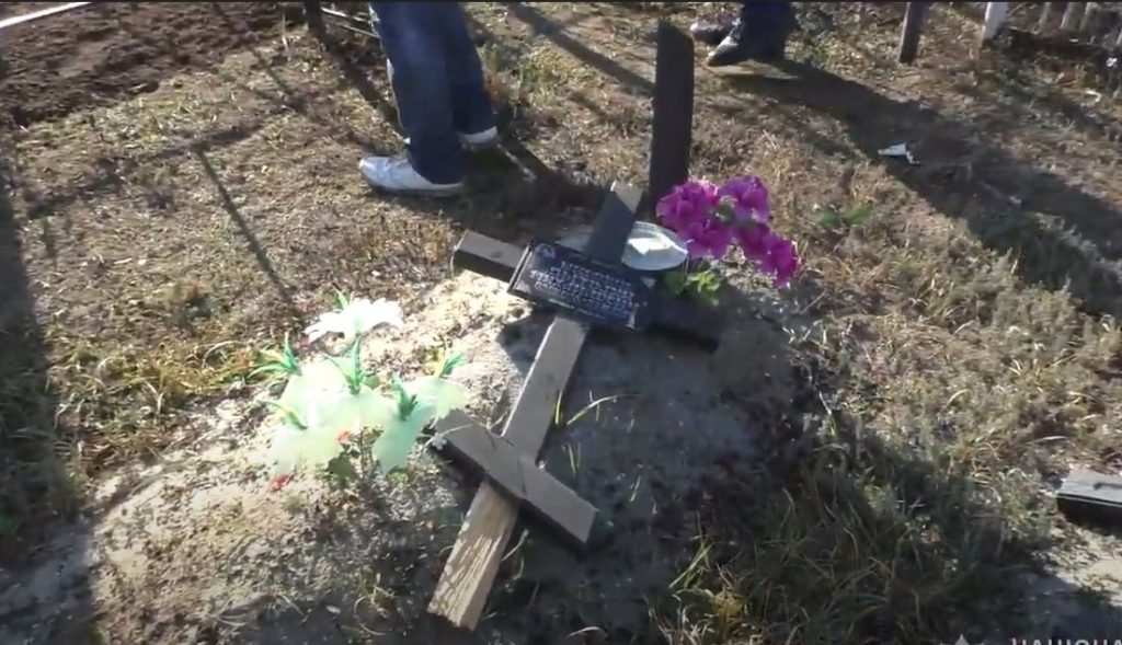 Николаевская полиция задержала вандала, разгромившего кладбище в Прибугском (ВИДЕО) 1