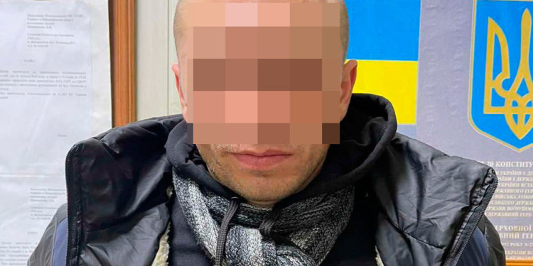 Грабителя, который проник в дом жительницы Вознесенского района и жестоко избил ее с требованием денег, задержали (ФОТО)