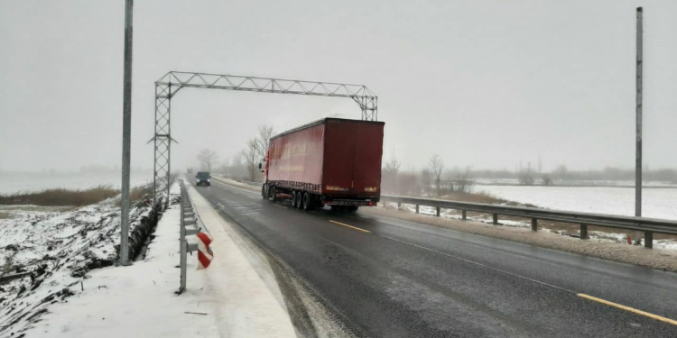У Казанки на Николаевщине устанавливают очередную WIM-систему для взвешивания в движении (ФОТО)