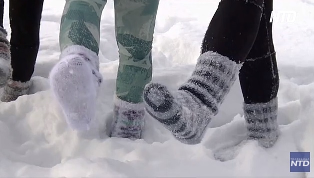 Затягивающее хобби: финны бегают по снегу в шерстяных носках (ВИДЕО) 1