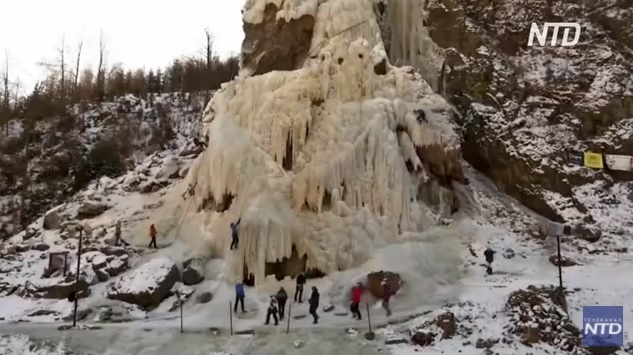 Когда холод и COVID-19: в Чехии становится все больше поклонников ледолазания (ВИДЕО)