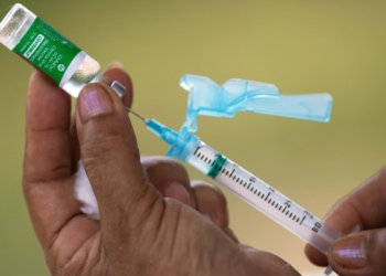 Вакцина, которая летит в Украину: что известно о Covishield