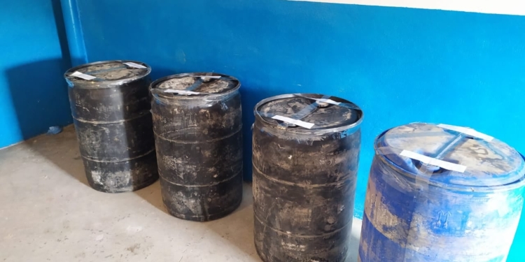 В одном из гаражей Николаева хранили почти тонну контрафактного спирта – налоговики изъяли (ФОТО)