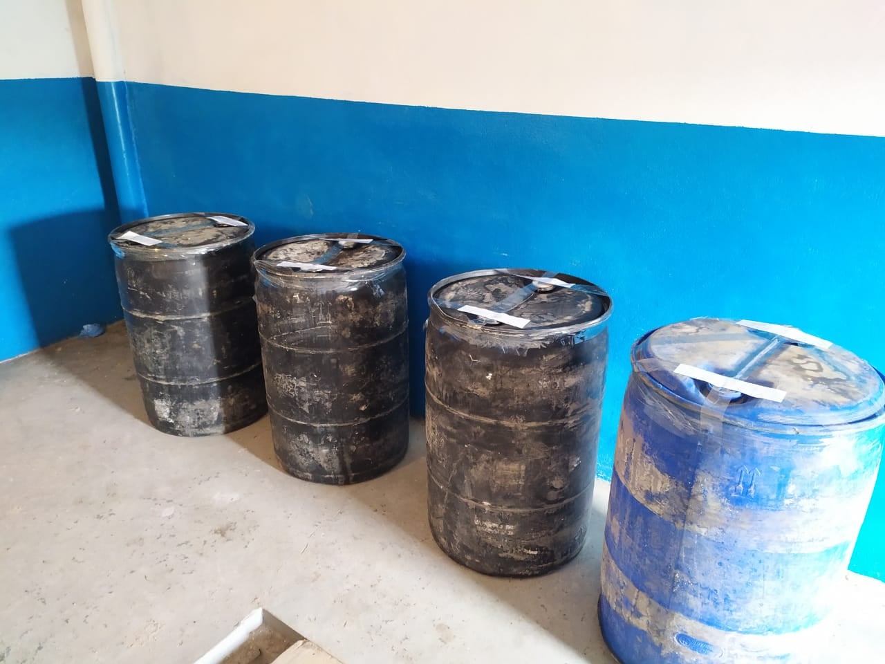 В одном из гаражей Николаева хранили почти тонну контрафактного спирта – налоговики изъяли (ФОТО)