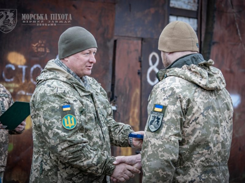 Командующий ОТГ «Схід» наградил лучших николаевских морпехов (ФОТО)