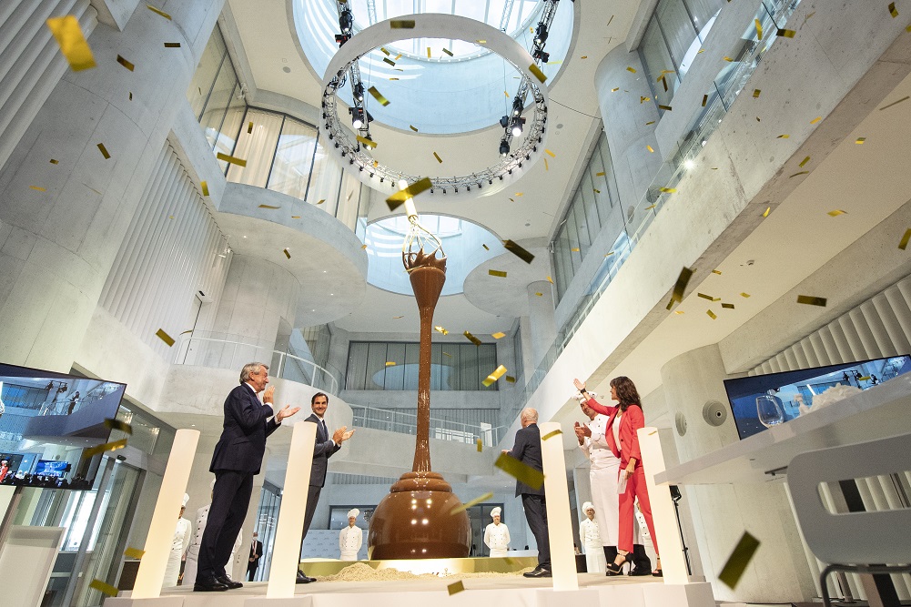 В Швейцарии Музей шоколада с 9-метровым шоколадным фонтаном через полгода после открытия впервые примет посетителей (ФОТО, ВИДЕО) 3