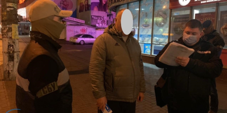 3000 долларов США взятки: в Николаеве задержан начальник районной ГИС и посредник (ФОТО)
