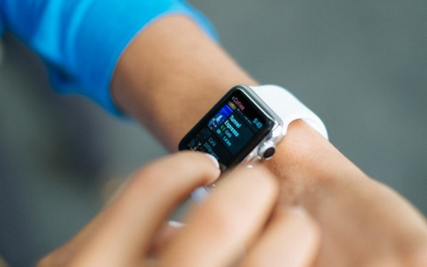 В Киеве на руке у школьницы взорвались смарт-часы