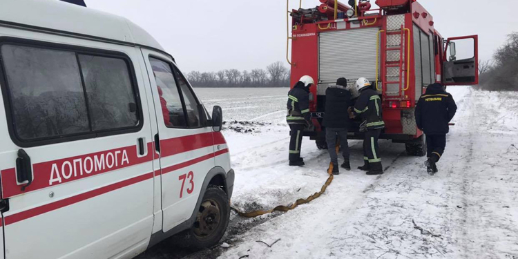 На Николаевщине «скорая» застряла на полевой дороге по пути к пациенту – вытаскивали спасатели (ФОТО)