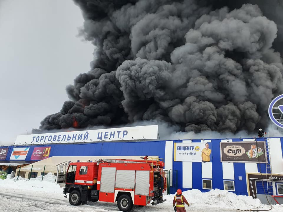 Сожжённый в Первомайске "Эпицентр" не был официально введен в эксплуатацию - СМИ 3