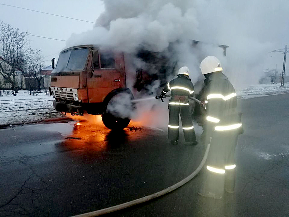 В Николаеве потушили загоревшийся на ходу МАЗ - спасатели увидели пожар сами (ФОТО) 3