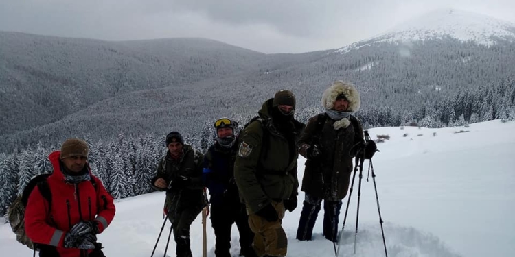 Военные ВСУ и НАТО в чрезвычайно сложных условиях покорили вершину Говерлы (ФОТО)