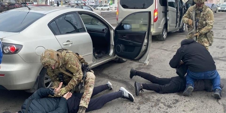 В Николаеве спецназ СБУ  задержал трех человек из «банды Апти», подозреваемых в вымогательстве. ОБНОВЛЕНО (ФОТО)