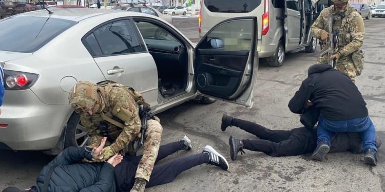 В Николаеве спецназ СБУ  задержал трех человек из «банды Апти», подозреваемых в вымогательстве. ОБНОВЛЕНО (ФОТО)